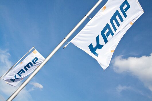 Mit einem der modernsten Colocation-Rechenzentren in Deutschland hat KAMP sich als Premium-Anbieter im Business-to-Business-Bereich etabliert. Das zertifizierte KAMP-Rechenzentrum aus NRW bietet vielfältige Möglichkeiten für eine individuelle IT-Infrastrukturlösung.